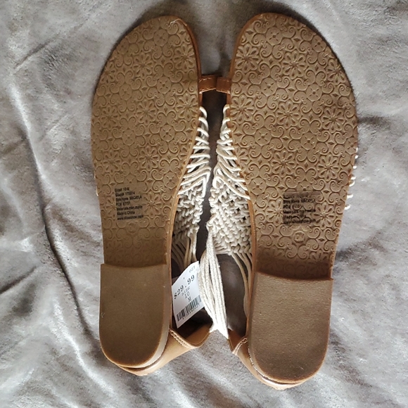 Women's Woven Sandal - Picture 3 of 3